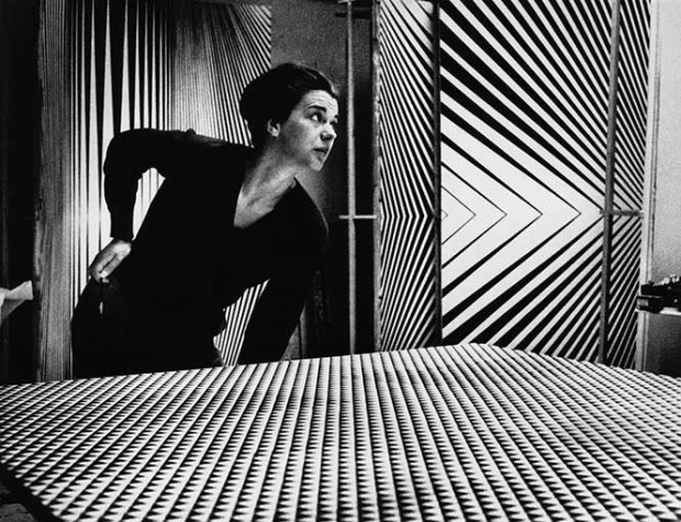 bridget-riley-1963-romano-cagnonihulton-archivegetty-images